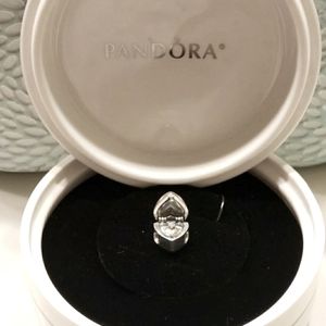 Pandora. Gift from the Heart charm